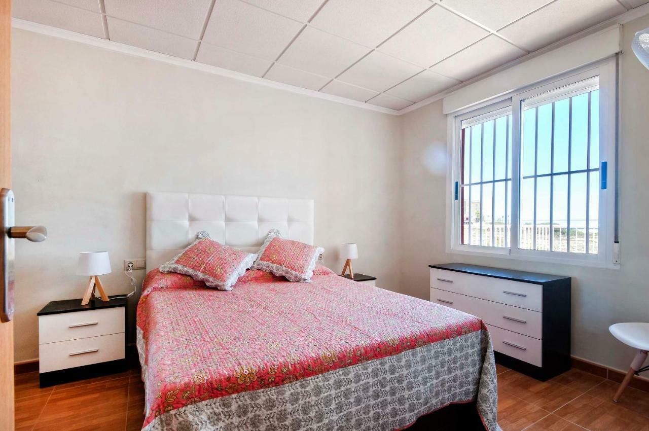 Bungalow Frente Al Mar Τορεβιέχα Εξωτερικό φωτογραφία